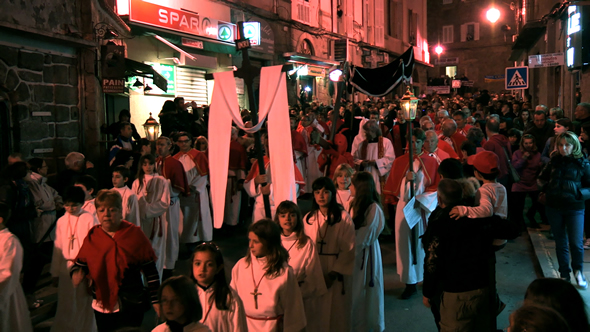 Procession dans les rues de Sartène © Ooh! Collective