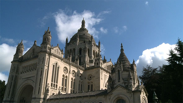 La Cathédrale Saint-Pierre de Lisieux, ©Ooh collective