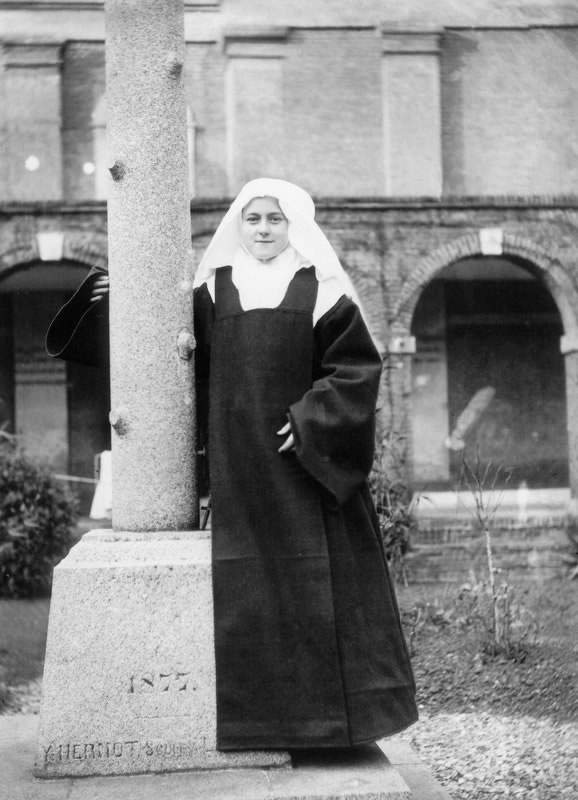 ©Archives du Carmel de Lisieux-Gombault, Thérèse novice sans manteau - 1889