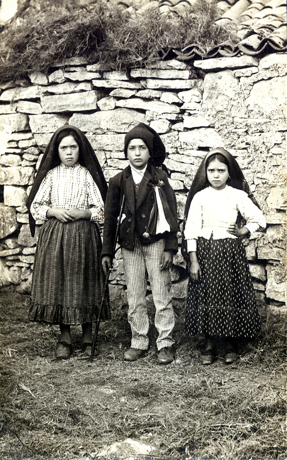 Loca do Cabeço © Archives du Sanctuaire de Fatima - Portugal Les trois voyants : Lucia dos Santos, Francisco et Jacinta Marto, © Archives du Sanctuaire de Fatima - Portugal