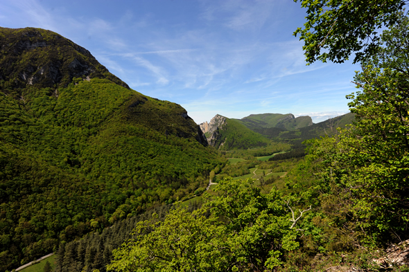 Vue de l'intérieur du synclinal © Claire Matras, département de la Drôme