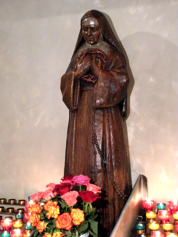 Statue de Sainte Rita en la chapelle Sainte Rita à Pigalle © Paroisse de la Trinité