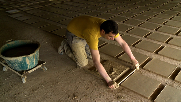  Fabrication artisanale des carreaux de Gironde © Ooh! Collective